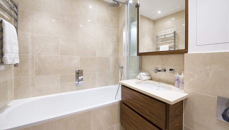 1 bed property in Garden House, Kensington Gardens Square, London